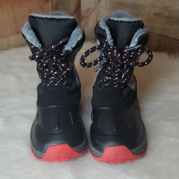 Carter's kids ran and winter boots - Picture 2 of 9